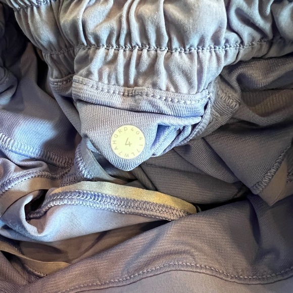 RARE Lululemon Hotty Hot Short ll *2.5” Size 4 In Hydrangea Blue - Picture 7 of 11